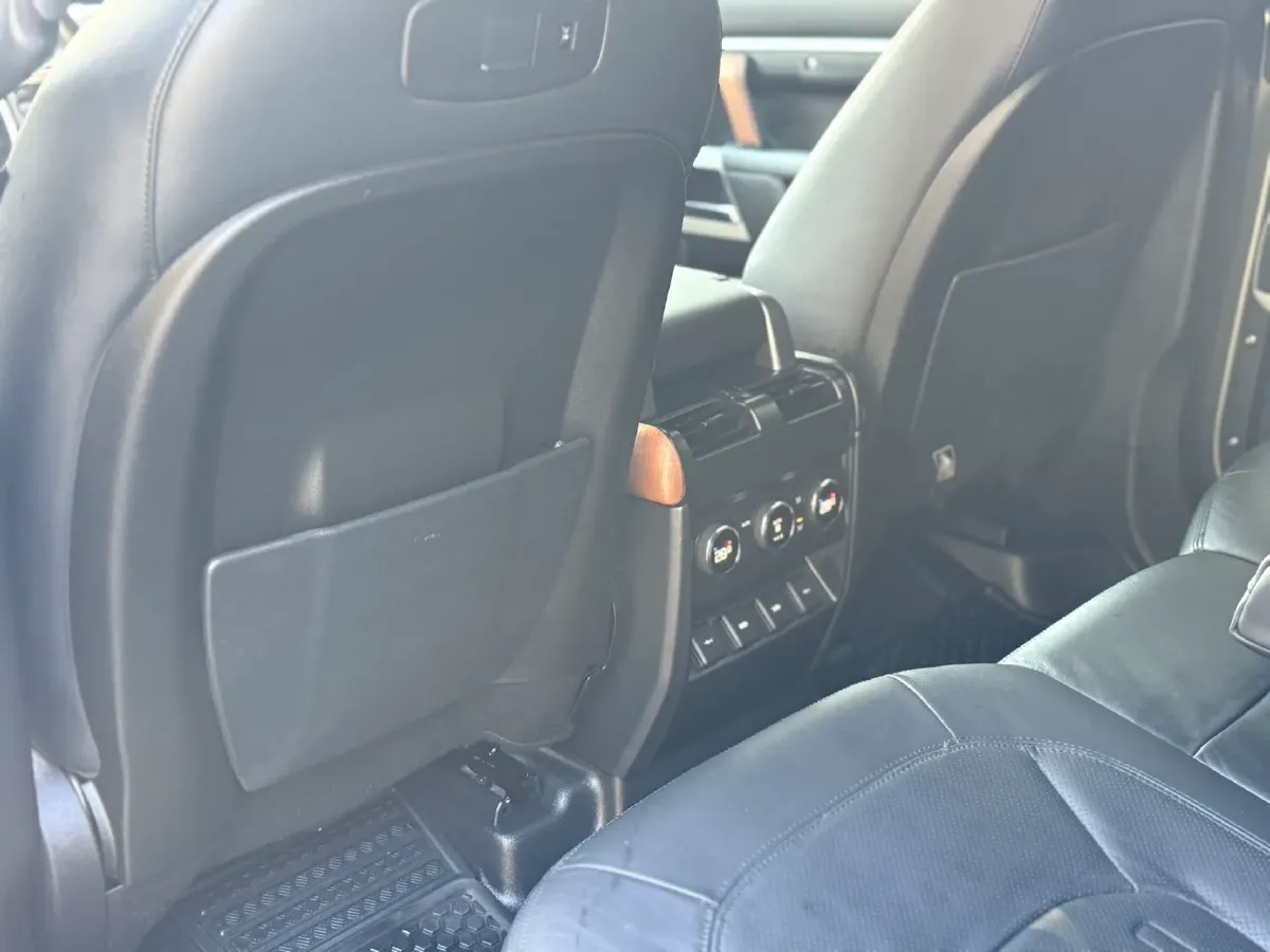 2020 Land Rover Defender 3.0T 400HP L6 8AT,autocango,china used car exporter,china ev exporter,chinese used car exporter,chinese used ev exporter