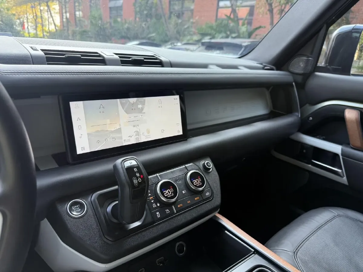 2020 Land Rover Defender 3.0T 400HP L6 8AT,autocango,china used car exporter,china ev exporter,chinese used car exporter,chinese used ev exporter