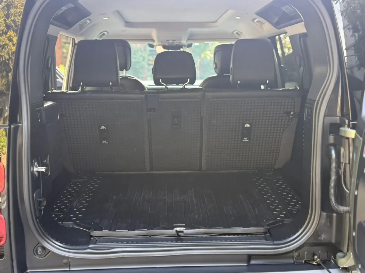 2020 Land Rover Defender 3.0T 400HP L6 8AT,autocango,china used car exporter,china ev exporter,chinese used car exporter,chinese used ev exporter