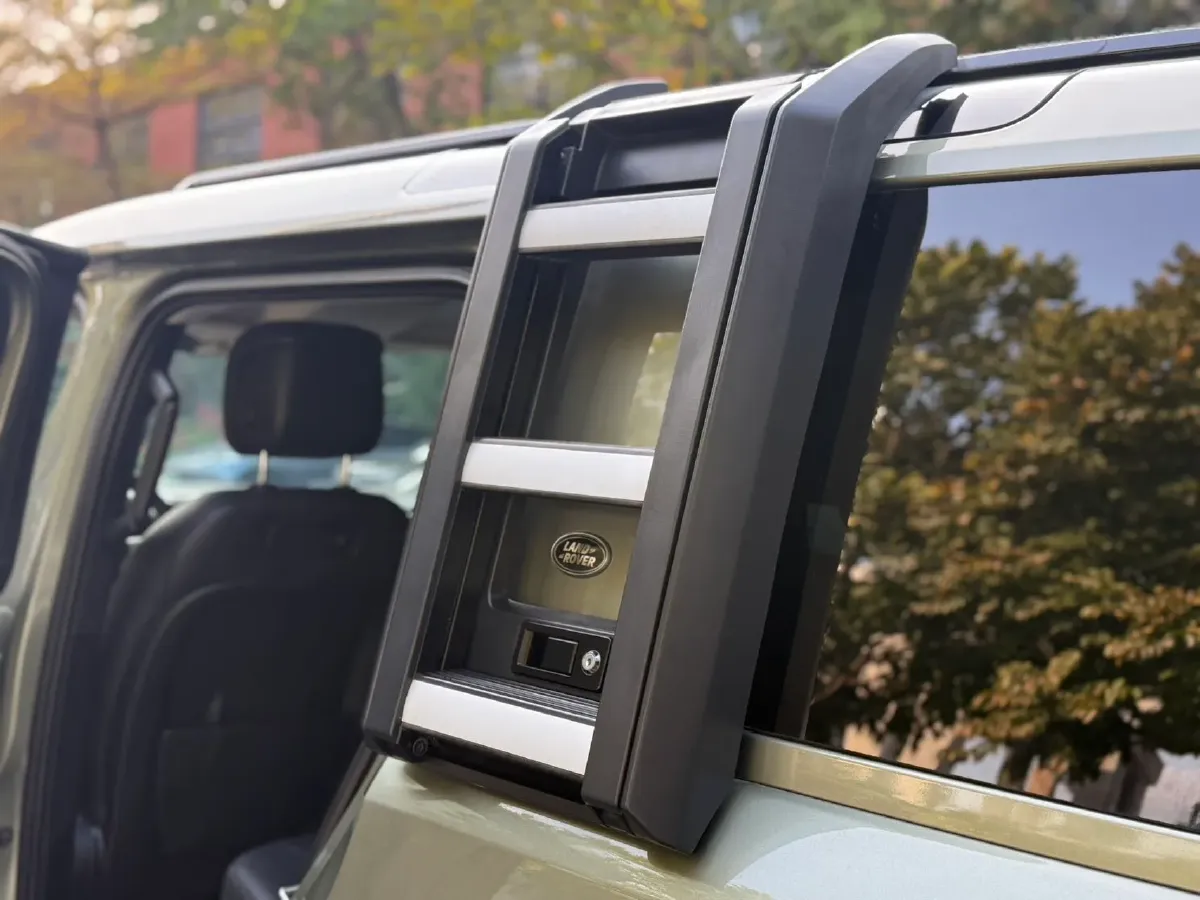 2020 Land Rover Defender 3.0T 400HP L6 8AT,autocango,china used car exporter,china ev exporter,chinese used car exporter,chinese used ev exporter