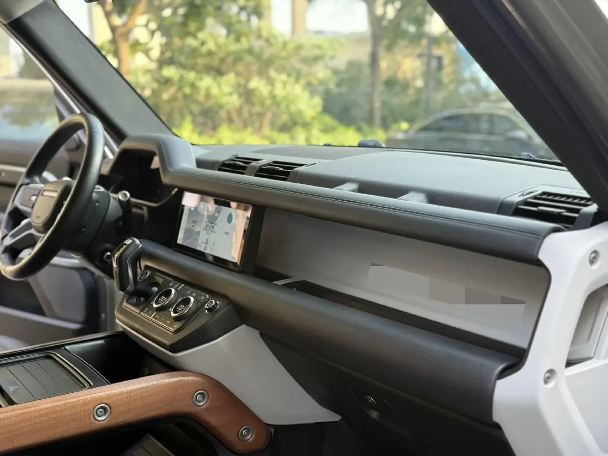 2020 Land Rover Defender 3.0T 400HP L6 8AT,autocango,china used car exporter,china ev exporter,chinese used car exporter,chinese used ev exporter