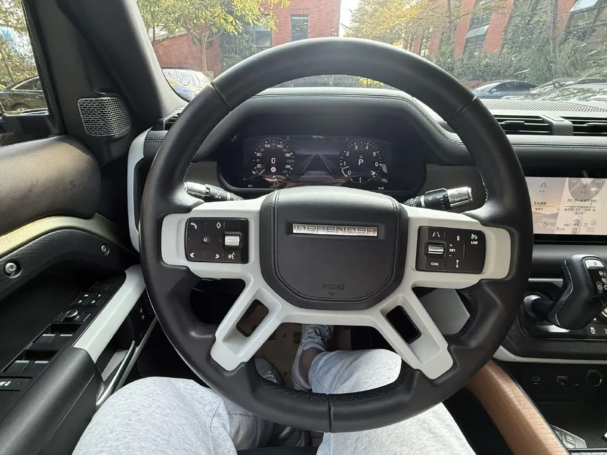 2020 Land Rover Defender 3.0T 400HP L6 8AT,autocango,china used car exporter,china ev exporter,chinese used car exporter,chinese used ev exporter