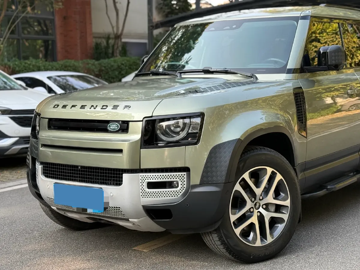 2020 Land Rover Defender 3.0T 400HP L6 8AT,autocango,china used car exporter,china ev exporter,chinese used car exporter,chinese used ev exporter