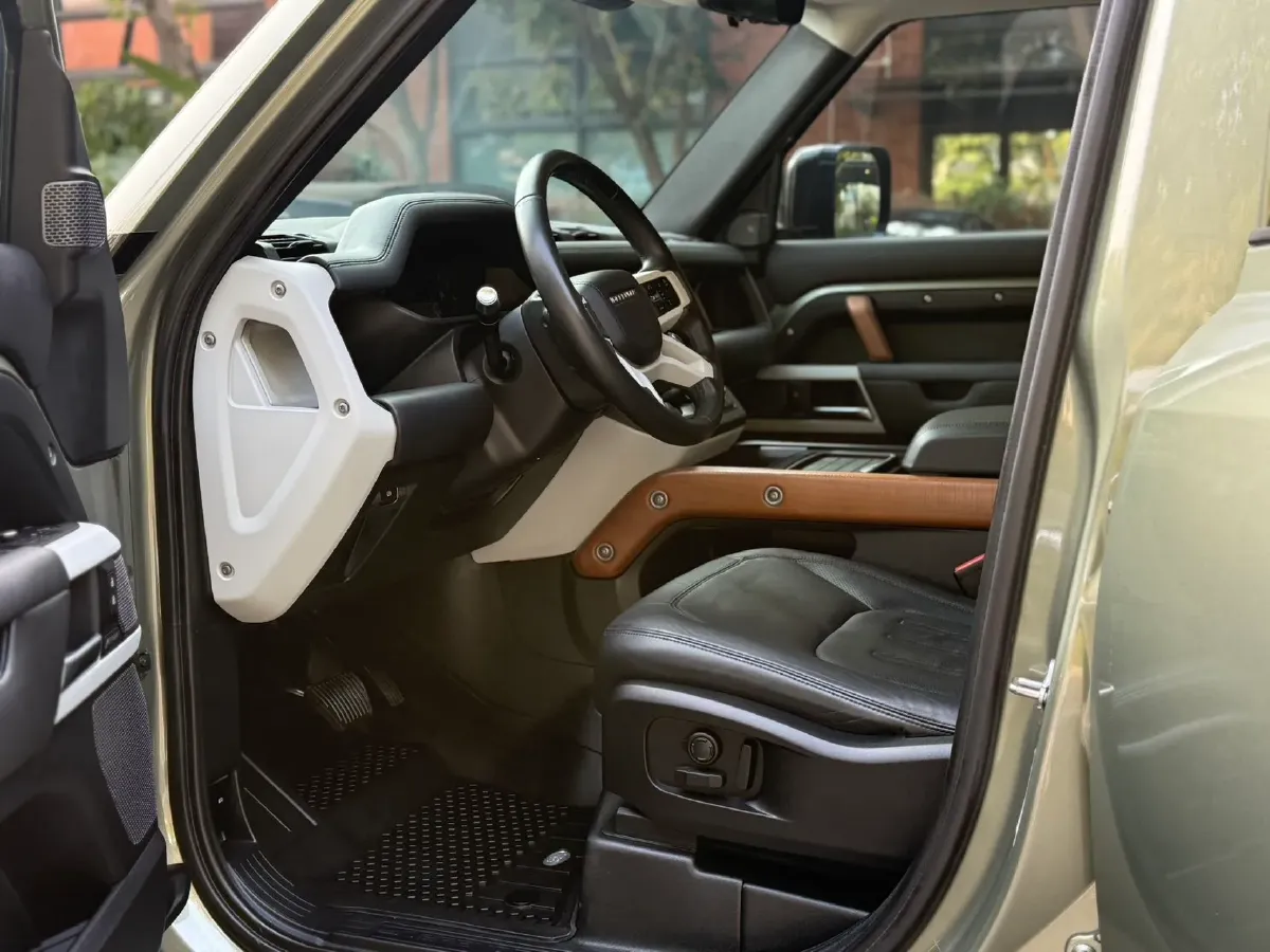 2020 Land Rover Defender 3.0T 400HP L6 8AT,autocango,china used car exporter,china ev exporter,chinese used car exporter,chinese used ev exporter