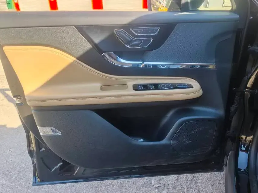 2023 Lincoln Corsair 2.0T 261HP L4 8AT,autocango,china used car exporter,china ev exporter,chinese used car exporter,chinese used ev exporter