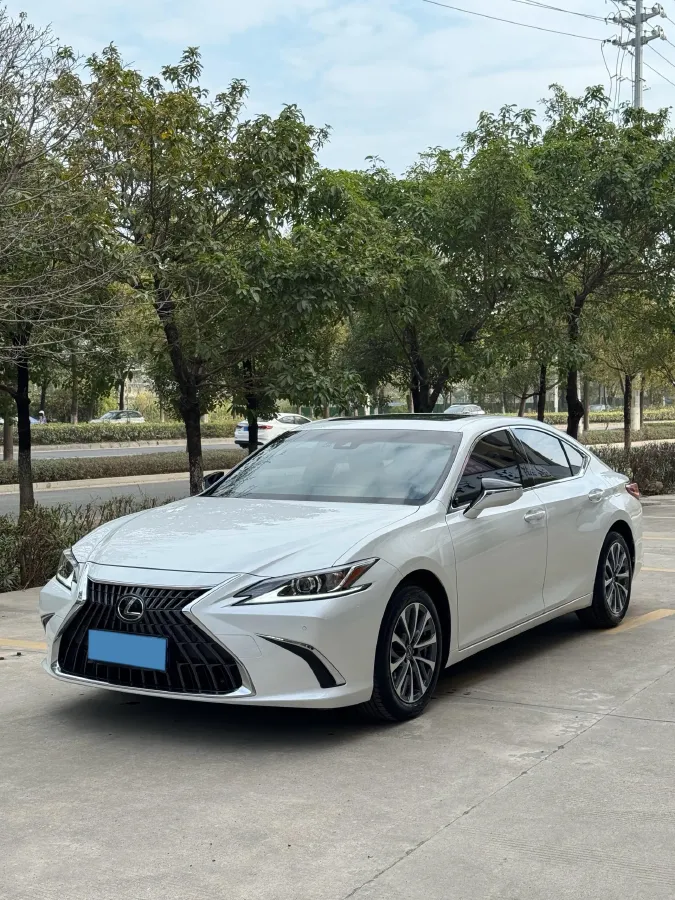 2023 Lexus ES 2.0L 173HP L4 CVT,autocango,china used car exporter,china ev exporter,chinese used car exporter,chinese used ev exporter
