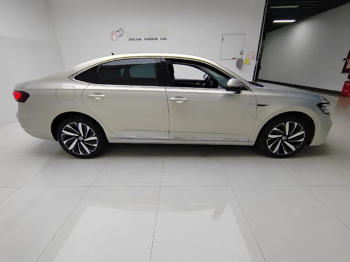 2021 Volkswagen Passat 2.0T 186HP L4 7DCT,autocango,china used car exporter,china ev exporter,chinese used car exporter,chinese used ev exporter