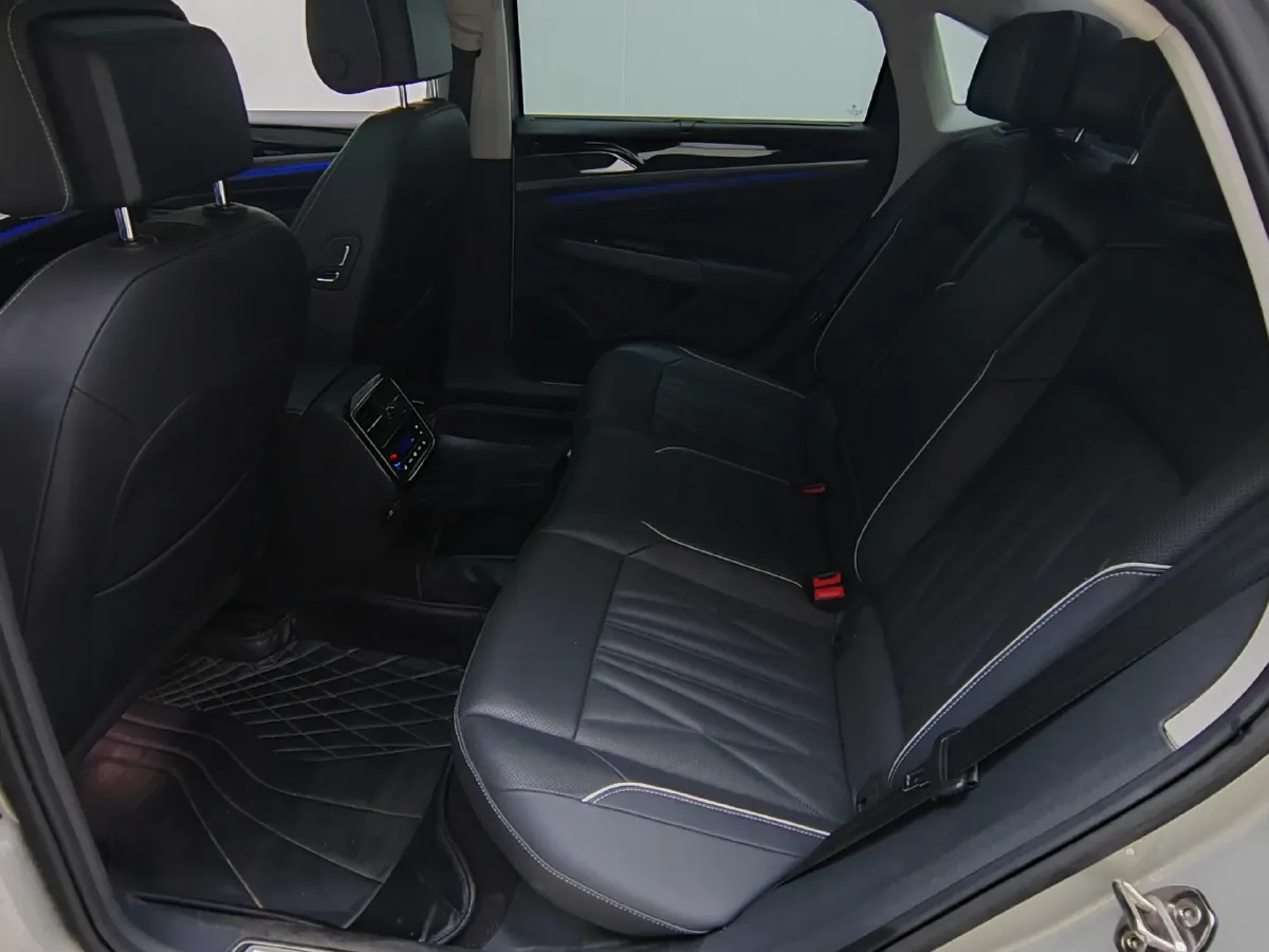 2021 Volkswagen Passat 2.0T 186HP L4 7DCT,autocango,china used car exporter,china ev exporter,chinese used car exporter,chinese used ev exporter