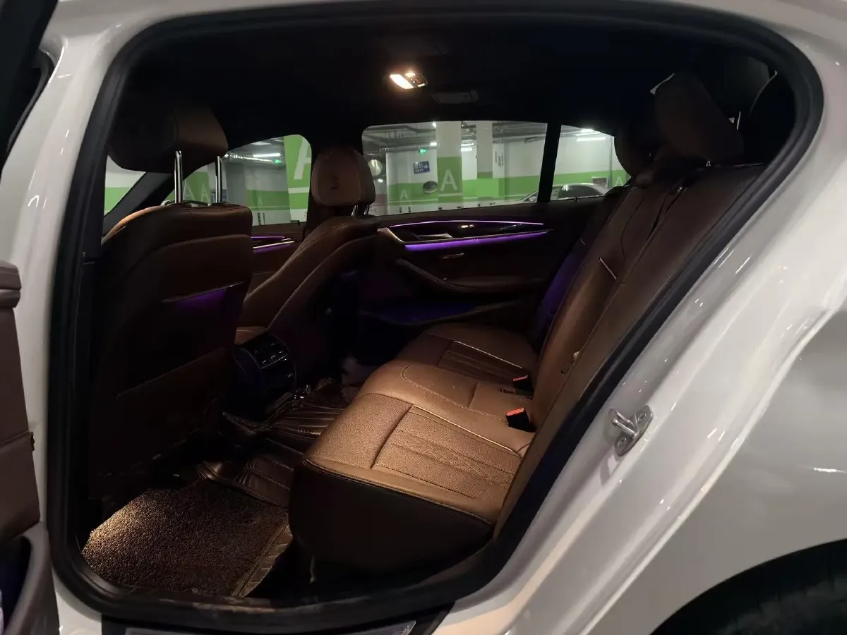 2022 BMW 5 Series 2.0T 184HP L4 8AT,autocango,china used car exporter,china ev exporter,chinese used car exporter,chinese used ev exporter