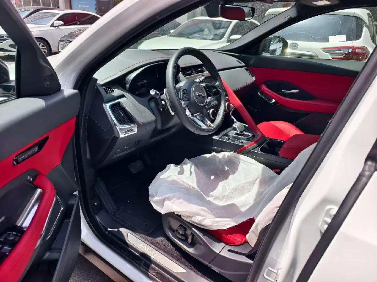 2024 Jaguar E-PACE 2.0T 249HP L4 9AT,autocango,china used car exporter,china ev exporter,chinese used car exporter,chinese used ev exporter