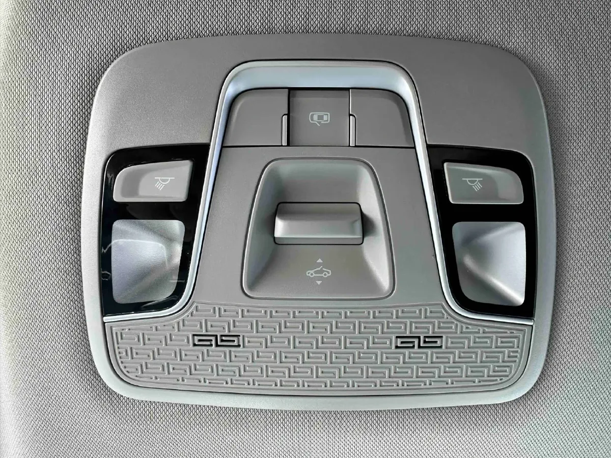 2021 Geely Coolray 1.4T 141HP L4 6DCT,autocango,china used car exporter,china ev exporter,chinese used car exporter,chinese used ev exporter