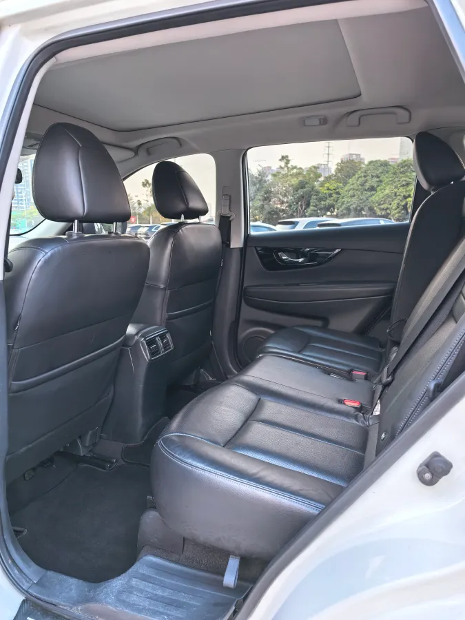 2021 Nissan X-Trail 2.0L 151HP L4 CVT,autocango,china used car exporter,china ev exporter,chinese used car exporter,chinese used ev exporter