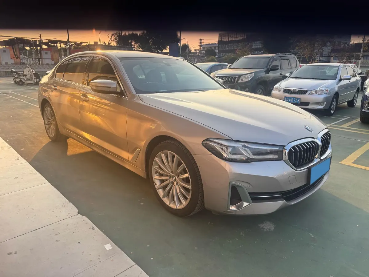 2022 BMW 5 Series 2.0T 252HP L4 8AT,autocango,china used car exporter,china ev exporter,chinese used car exporter,chinese used ev exporter