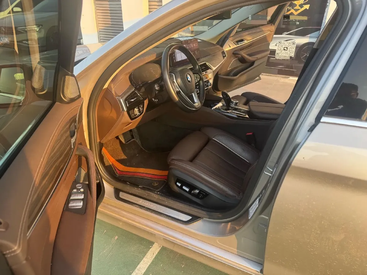 2022 BMW 5 Series 2.0T 252HP L4 8AT,autocango,china used car exporter,china ev exporter,chinese used car exporter,chinese used ev exporter