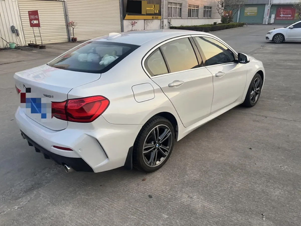 2021 BMW 1 Series 1.5T 140HP L3 7DCT,autocango,china used car exporter,china ev exporter,chinese used car exporter,chinese used ev exporter