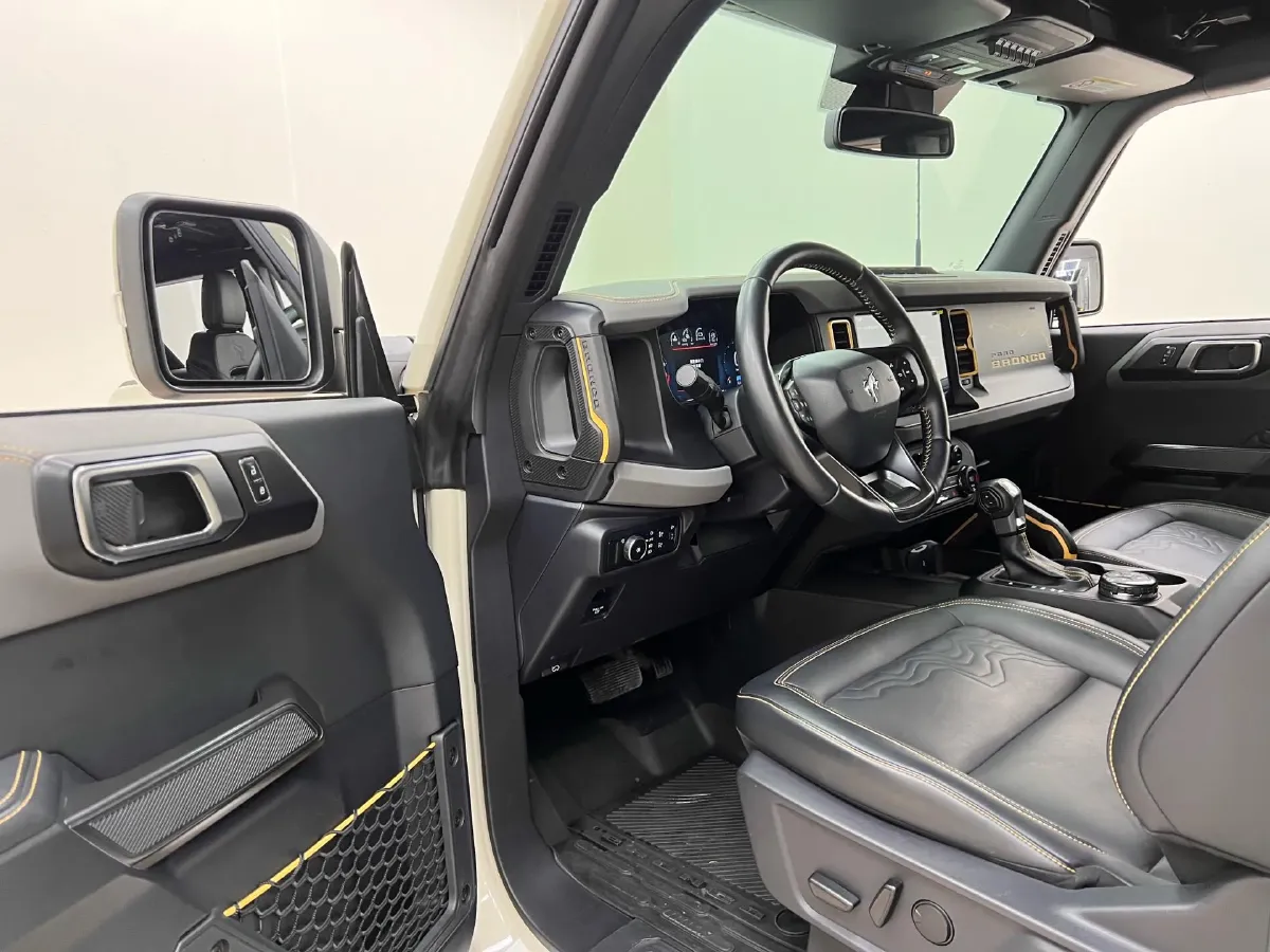 2024 Ford Bronco 2.3T 275HP L4 10AT,autocango,china used car exporter,china ev exporter,chinese used car exporter,chinese used ev exporter
