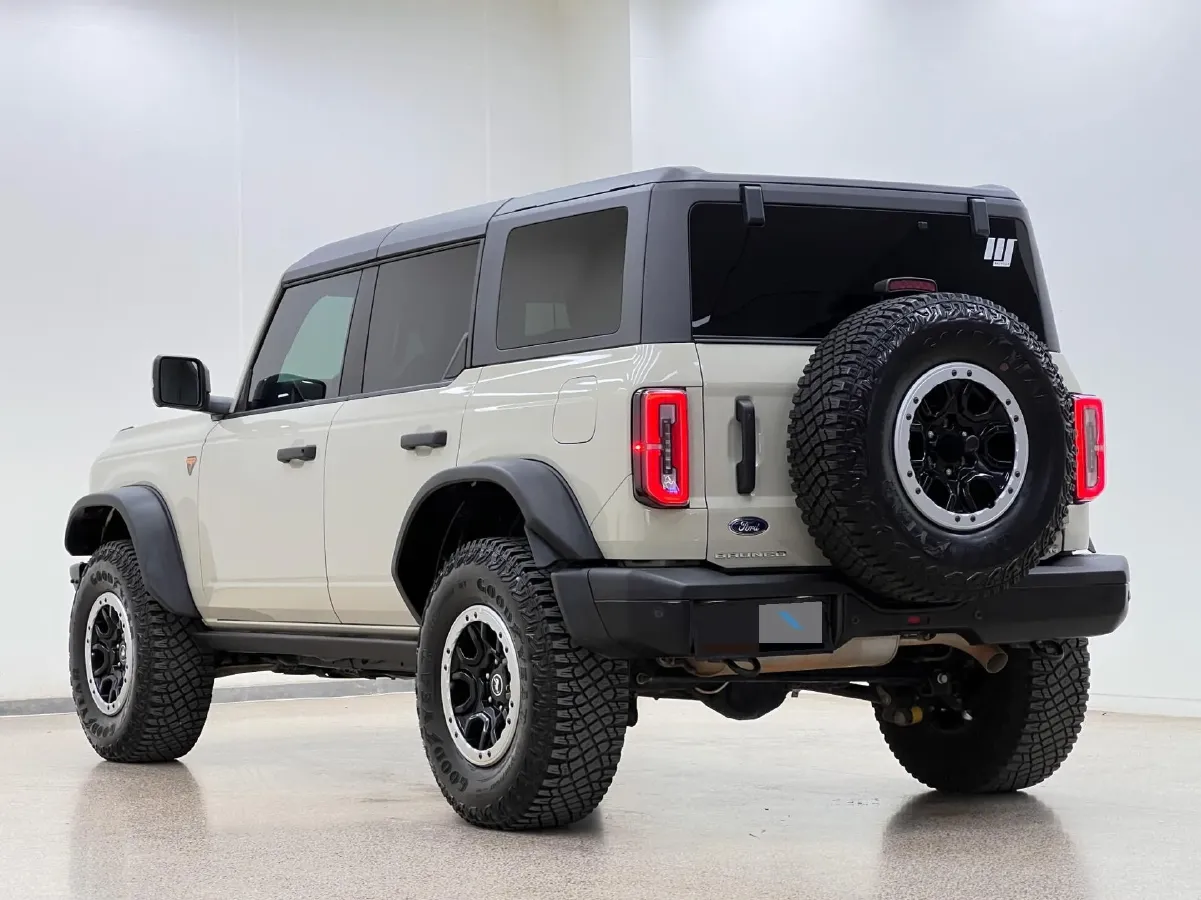 2024 Ford Bronco 2.3T 275HP L4 10AT,autocango,china used car exporter,china ev exporter,chinese used car exporter,chinese used ev exporter