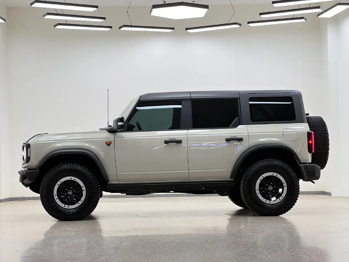 2024 Ford Bronco 2.3T 275HP L4 10AT,autocango,china used car exporter,china ev exporter,chinese used car exporter,chinese used ev exporter