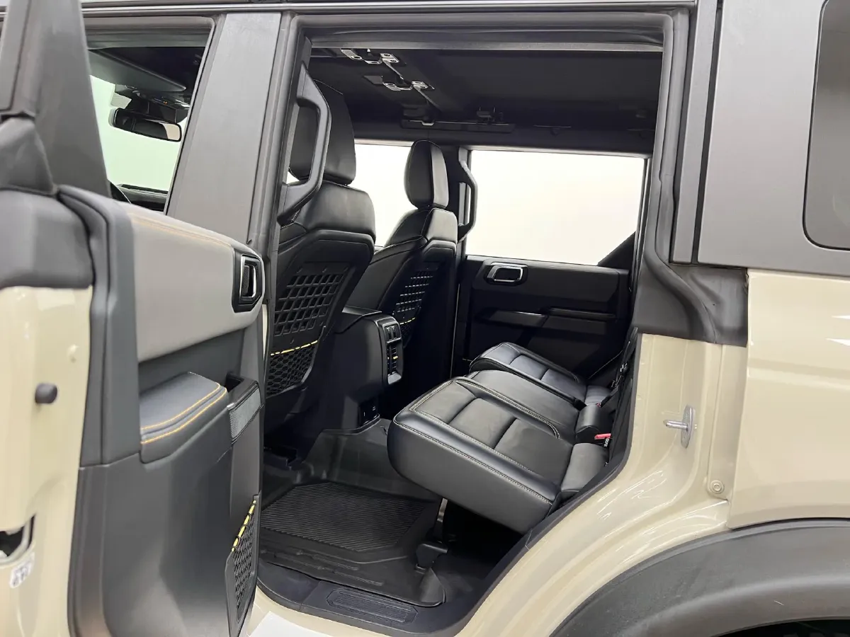 2024 Ford Bronco 2.3T 275HP L4 10AT,autocango,china used car exporter,china ev exporter,chinese used car exporter,chinese used ev exporter