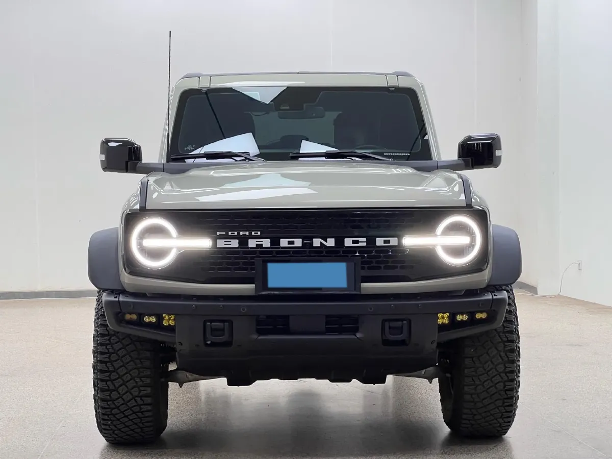 2024 Ford Bronco 2.3T 275HP L4 10AT,autocango,china used car exporter,china ev exporter,chinese used car exporter,chinese used ev exporter