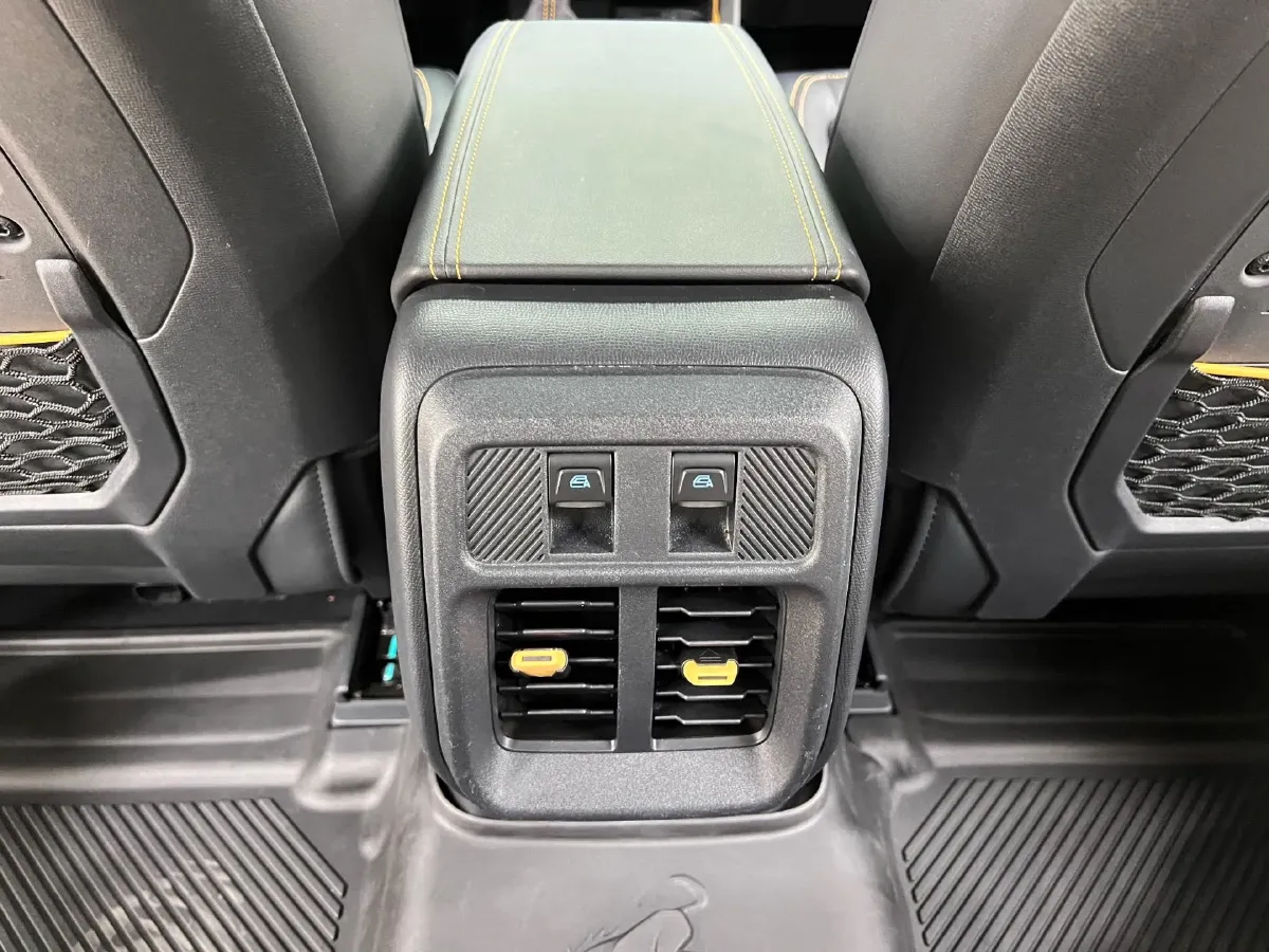 2024 Ford Bronco 2.3T 275HP L4 10AT,autocango,china used car exporter,china ev exporter,chinese used car exporter,chinese used ev exporter