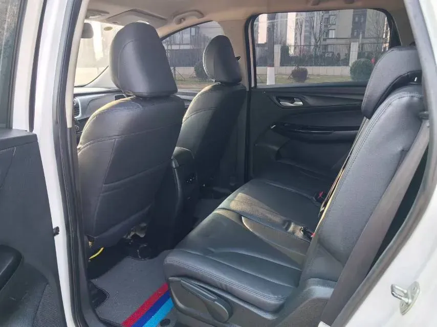 2019 BaoJun 730 1.5T 151HP L4 CVT,autocango,china used car exporter,china ev exporter,chinese used car exporter,chinese used ev exporter