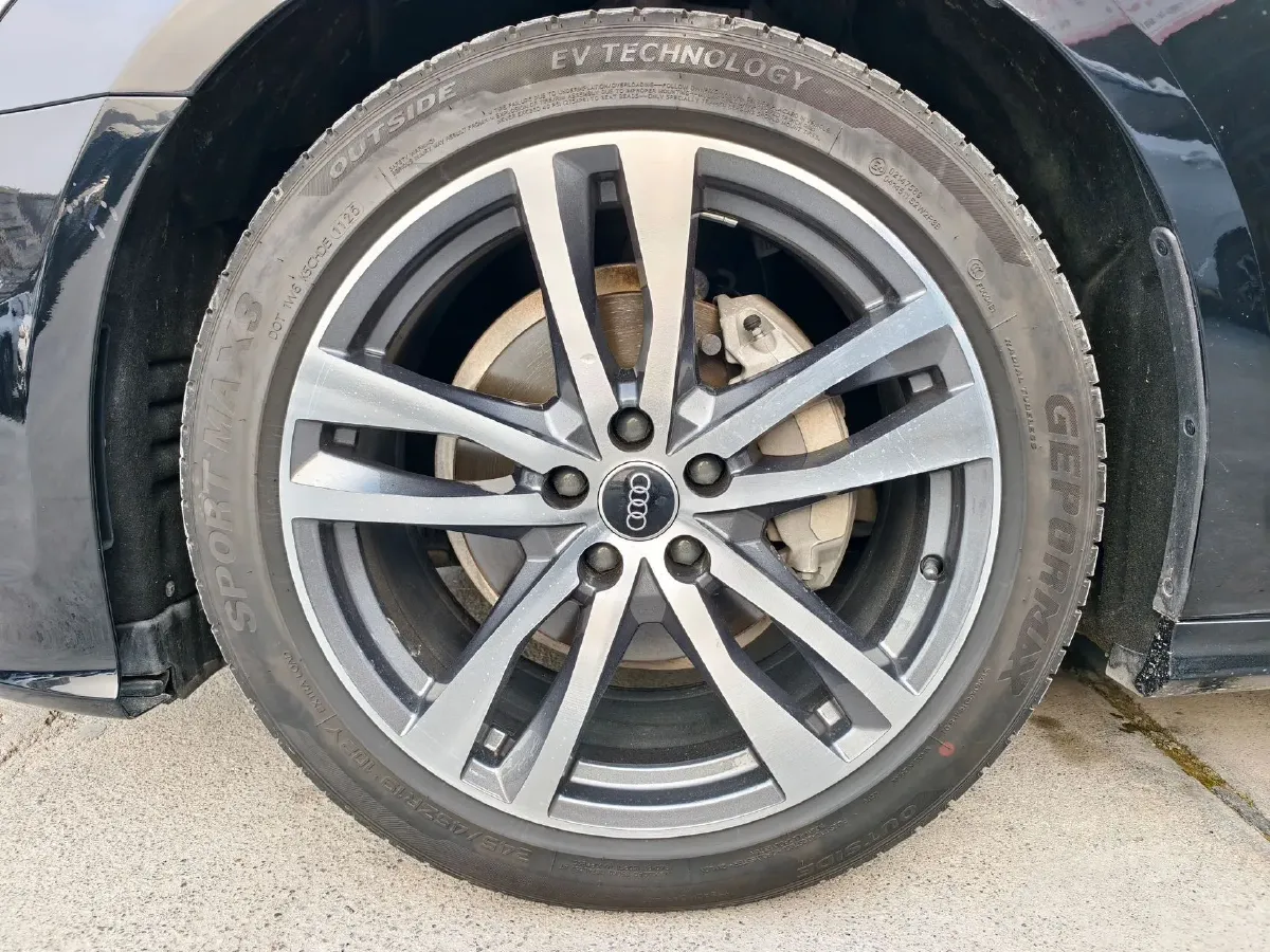 2024 Audi A6L 2.0T 190HP L4 7DCT,autocango,china used car exporter,china ev exporter,chinese used car exporter,chinese used ev exporter