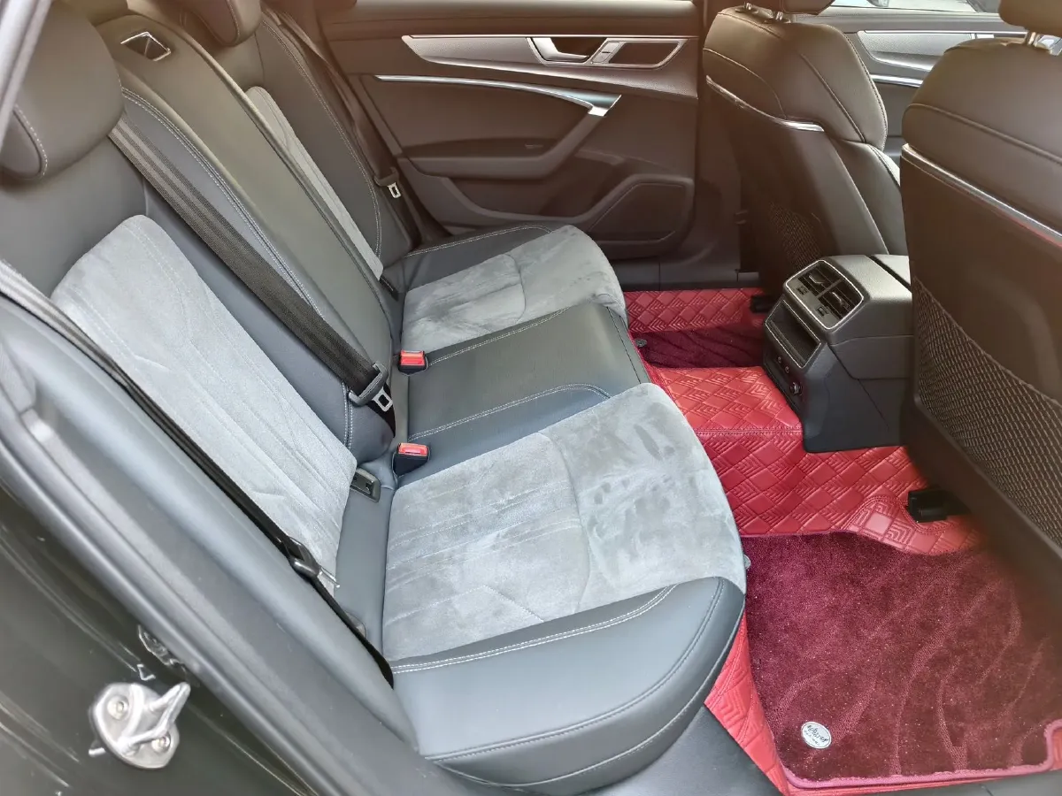 2024 Audi A6L 2.0T 190HP L4 7DCT,autocango,china used car exporter,china ev exporter,chinese used car exporter,chinese used ev exporter