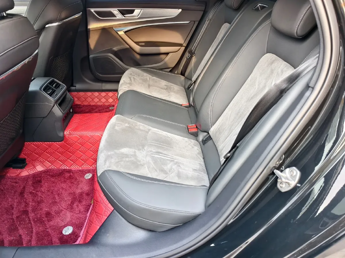 2024 Audi A6L 2.0T 190HP L4 7DCT,autocango,china used car exporter,china ev exporter,chinese used car exporter,chinese used ev exporter