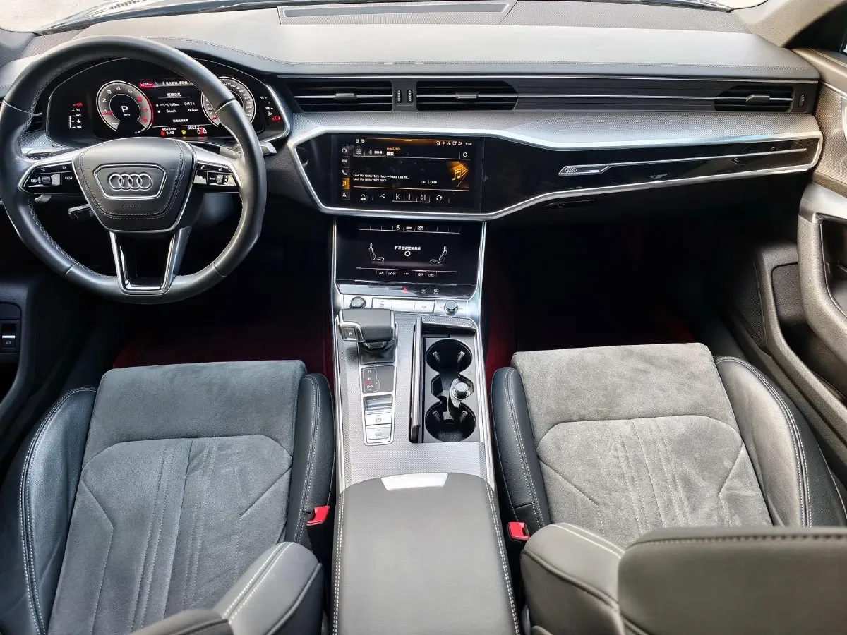 2024 Audi A6L 2.0T 190HP L4 7DCT,autocango,china used car exporter,china ev exporter,chinese used car exporter,chinese used ev exporter