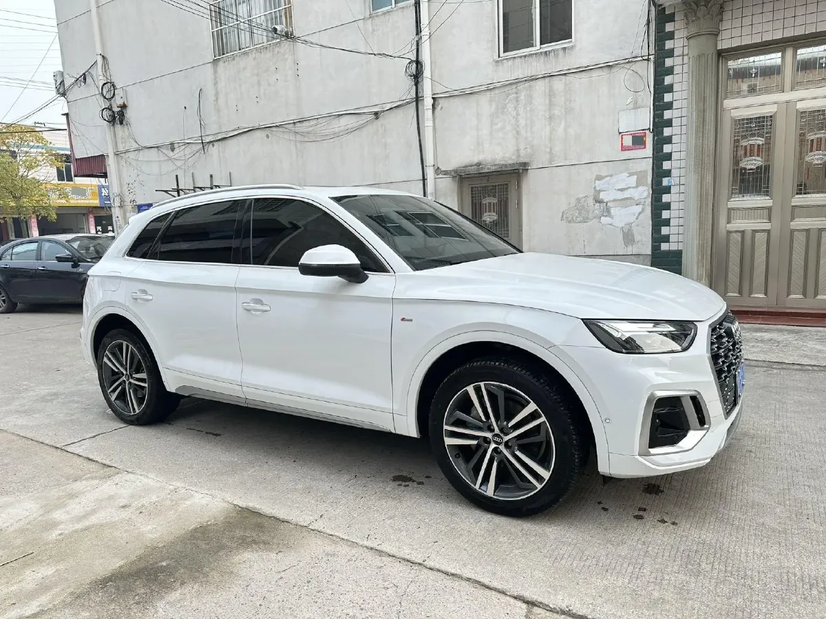 2022 Audi Q5L 2.0T 190HP L4 7DCT,autocango,china used car exporter,china ev exporter,chinese used car exporter,chinese used ev exporter