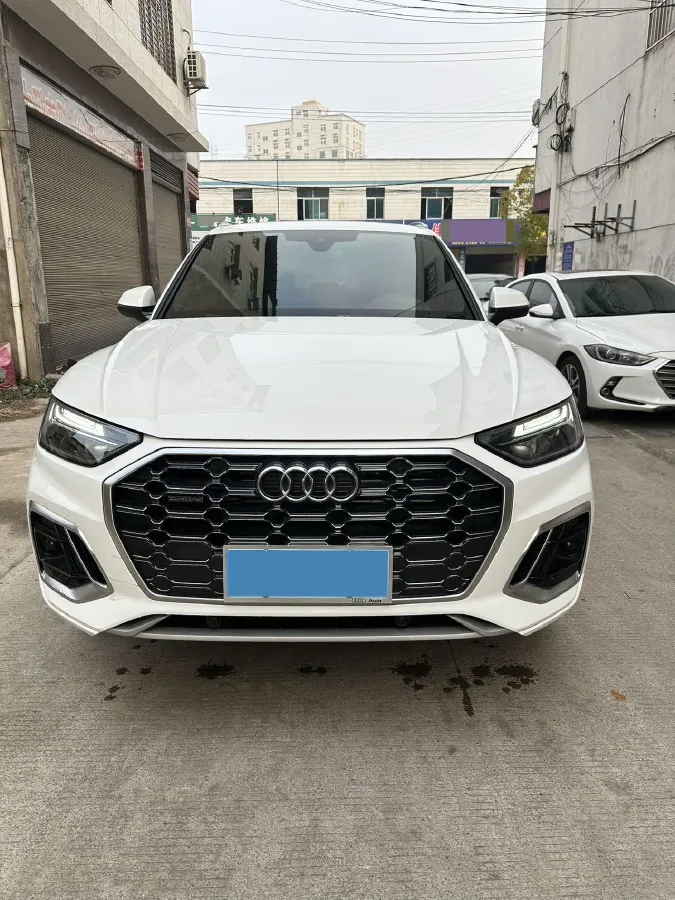 2022 Audi Q5L 2.0T 190HP L4 7DCT,autocango,china used car exporter,china ev exporter,chinese used car exporter,chinese used ev exporter