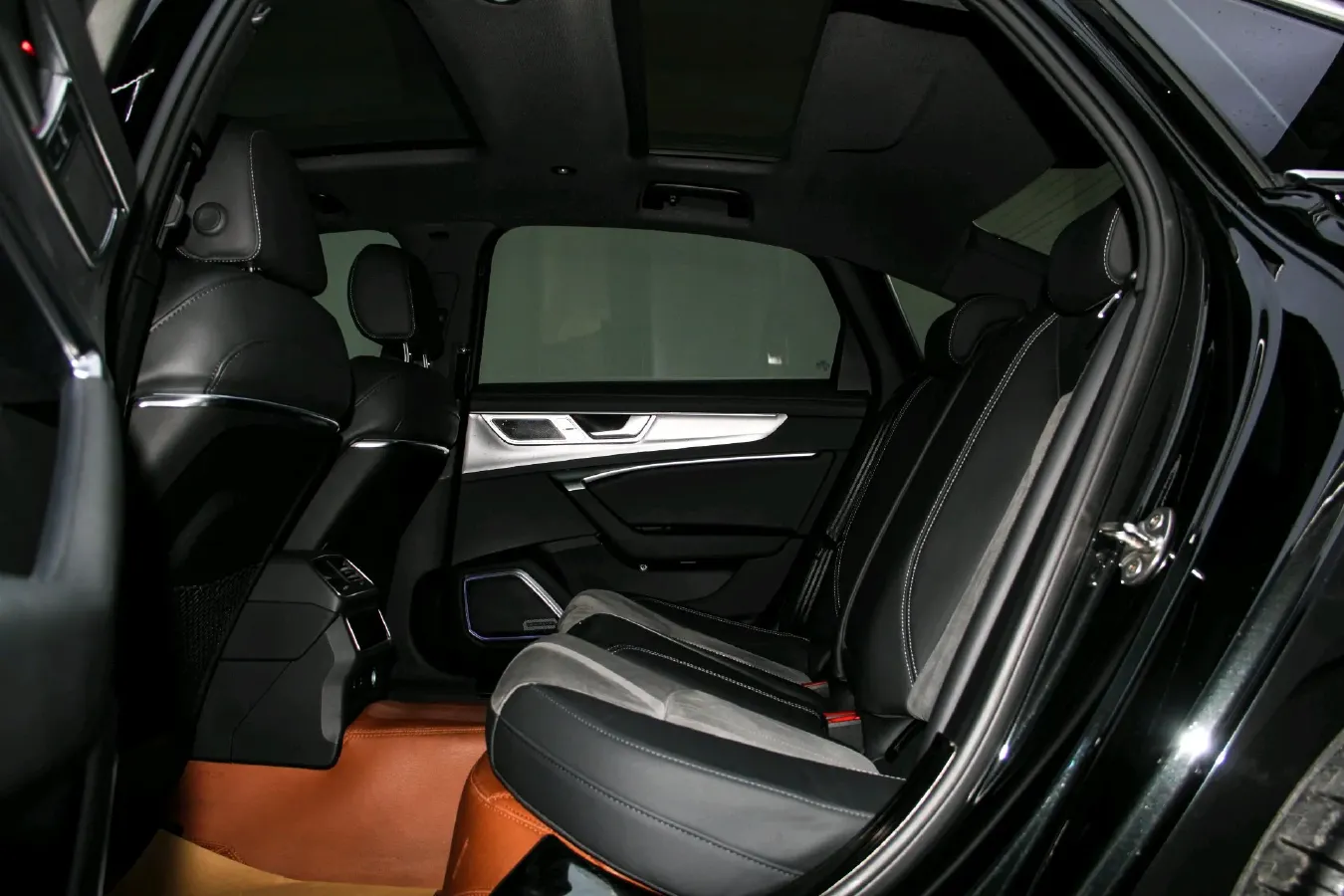 2024 Audi A6L 2.0T 245HP L4 7DCT,autocango,china used car exporter,china ev exporter,chinese used car exporter,chinese used ev exporter