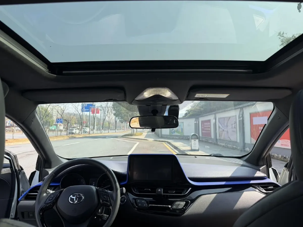 2021 Toyota C-HR 2.0L 171HP L4 CVT,autocango,china used car exporter,china ev exporter,chinese used car exporter,chinese used ev exporter