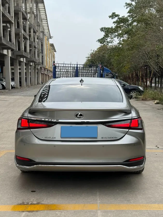 2022 Lexus ES 2.5L 178HP L4 E-CVT Hybrid,autocango,china used car exporter,china ev exporter,chinese used car exporter,chinese used ev exporter