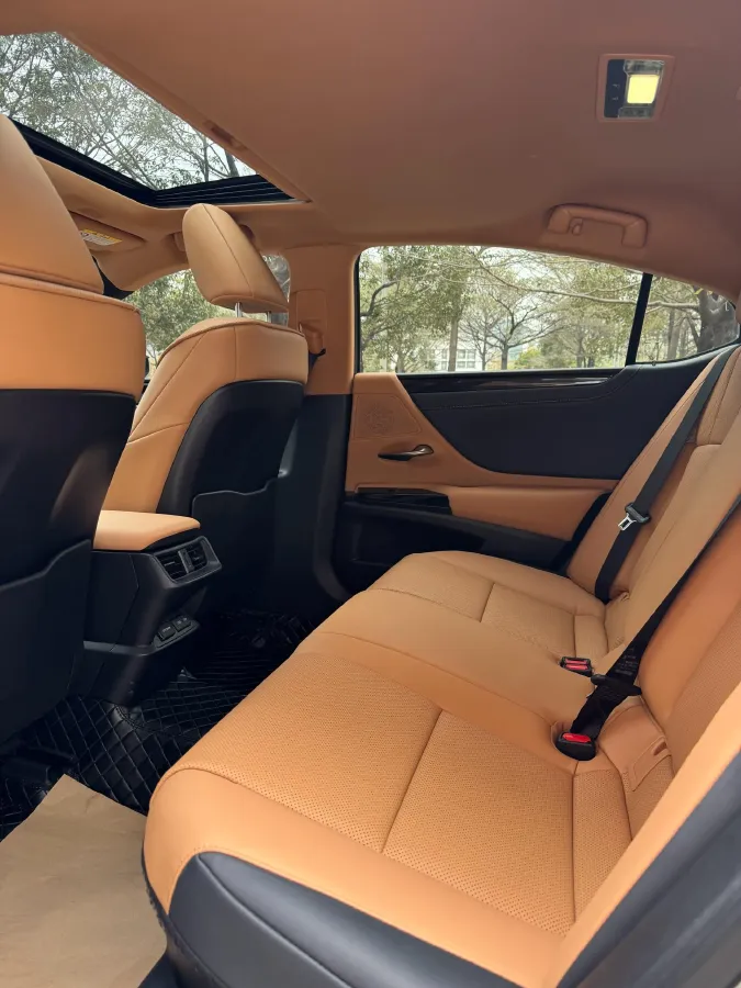 2022 Lexus ES 2.5L 178HP L4 E-CVT Hybrid,autocango,china used car exporter,china ev exporter,chinese used car exporter,chinese used ev exporter