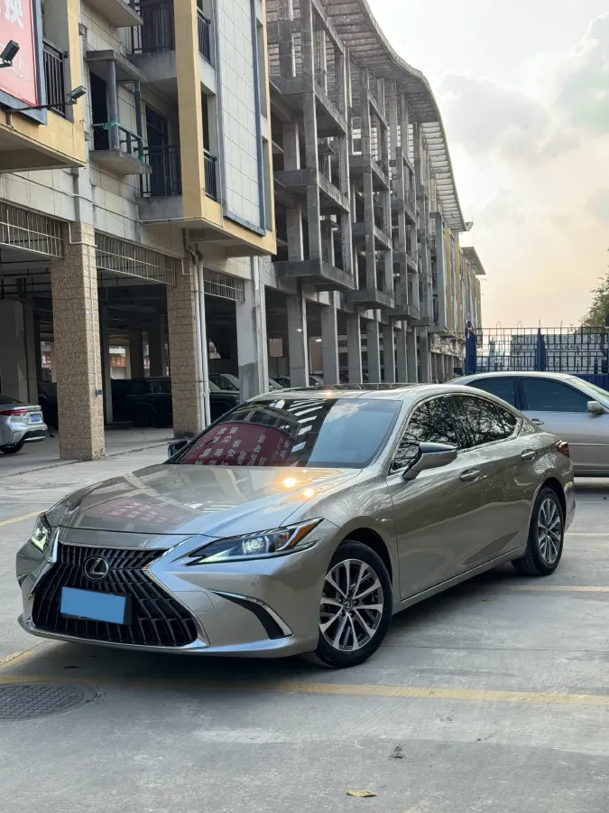 2023 Lexus ES 2.0L 173HP L4 CVT,autocango,china used car exporter,china ev exporter,chinese used car exporter,chinese used ev exporter