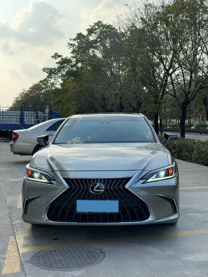 2023 Lexus ES 2.0L 173HP L4 CVT,autocango,china used car exporter,china ev exporter,chinese used car exporter,chinese used ev exporter
