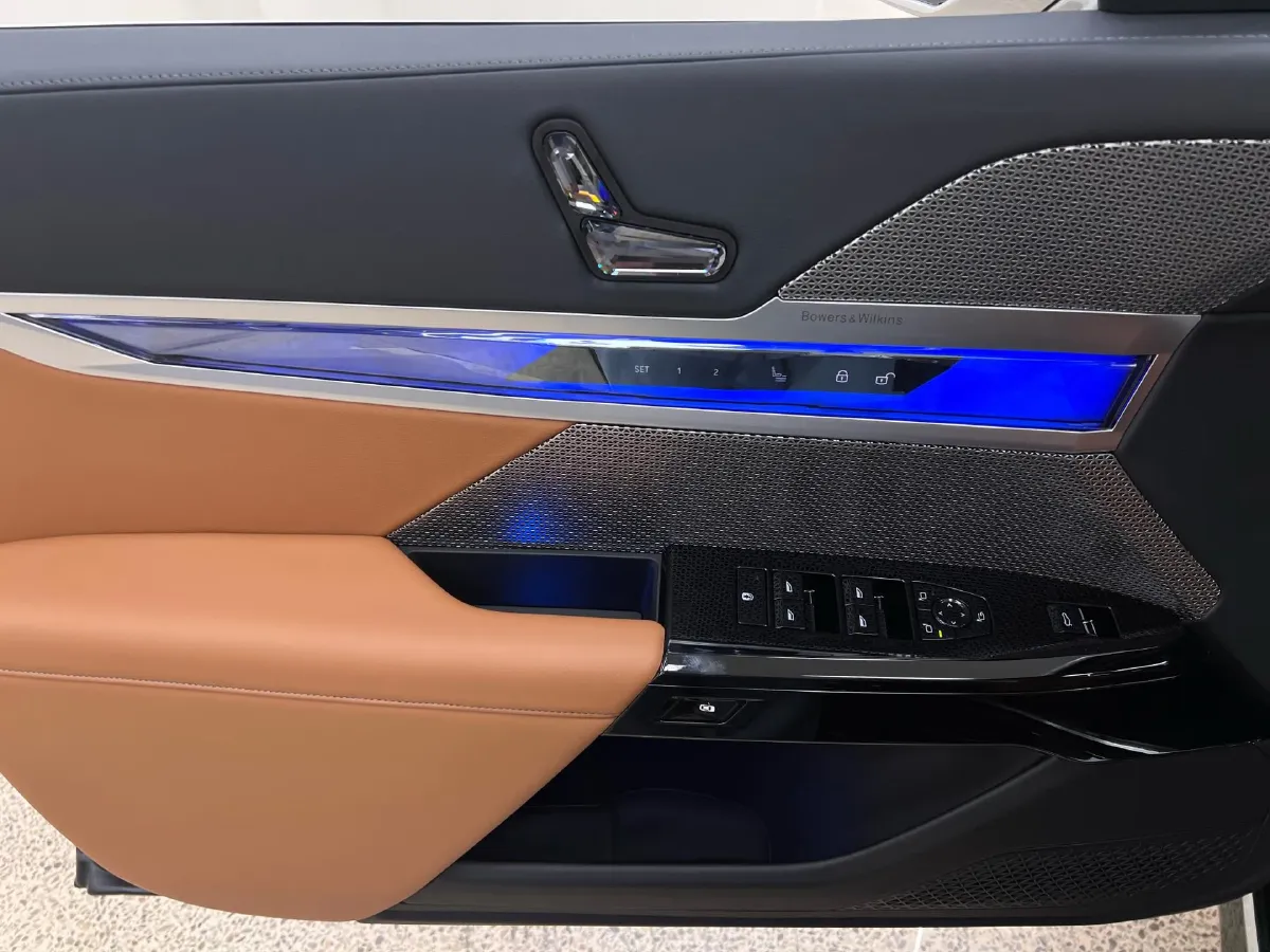 2023 BMW 7 Series 3.0T 381HP L6 8AT,autocango,china used car exporter,china ev exporter,chinese used car exporter,chinese used ev exporter