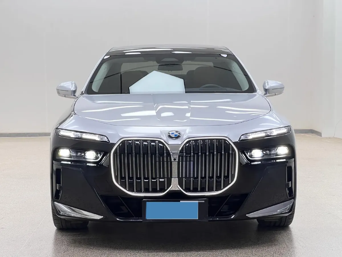 2023 BMW 7 Series 3.0T 381HP L6 8AT,autocango,china used car exporter,china ev exporter,chinese used car exporter,chinese used ev exporter