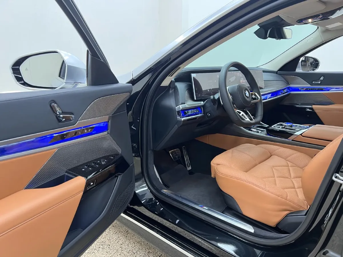 2023 BMW 7 Series 3.0T 381HP L6 8AT,autocango,china used car exporter,china ev exporter,chinese used car exporter,chinese used ev exporter