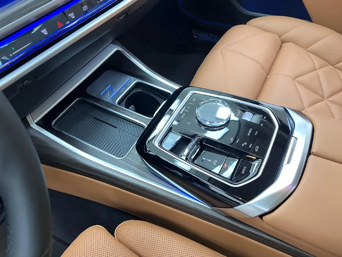 2023 BMW 7 Series 3.0T 381HP L6 8AT,autocango,china used car exporter,china ev exporter,chinese used car exporter,chinese used ev exporter