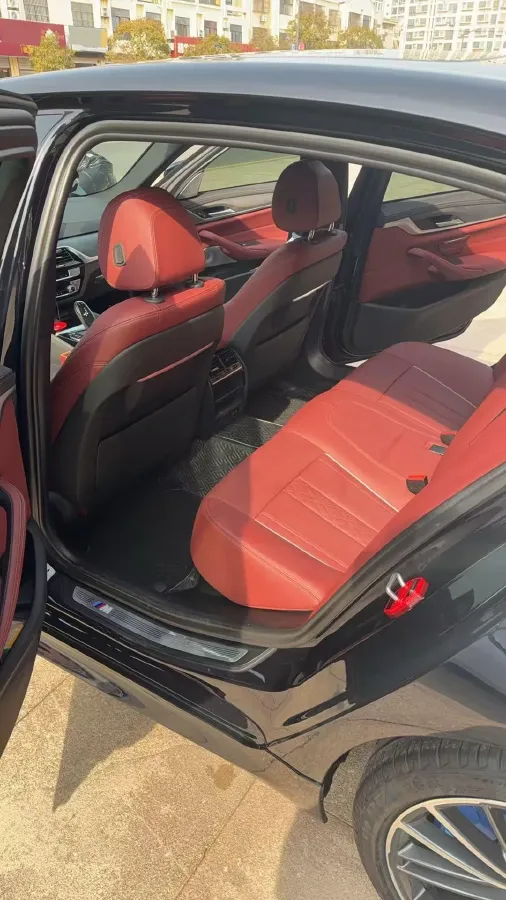 2022 BMW 5 Series 2.0T 252HP L4 8AT,autocango,china used car exporter,china ev exporter,chinese used car exporter,chinese used ev exporter