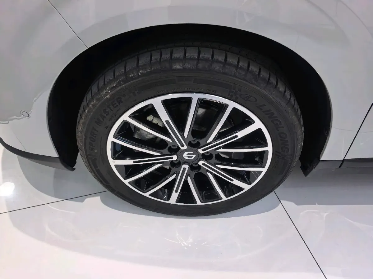 2025 Leapmotor B10 BEV 56.2KWH,autocango,china used car exporter,china ev exporter,chinese used car exporter,chinese used ev exporter