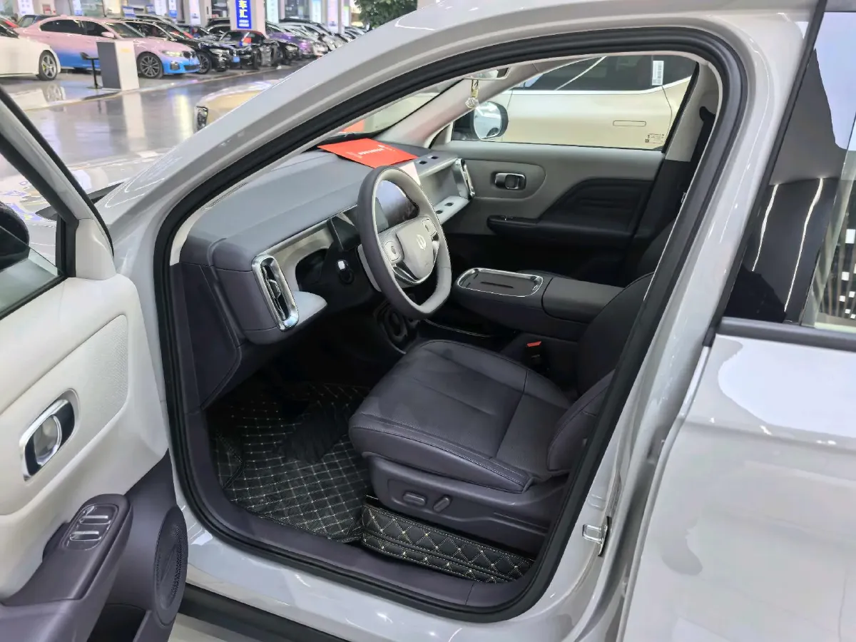 2025 Leapmotor B10 BEV 56.2KWH,autocango,china used car exporter,china ev exporter,chinese used car exporter,chinese used ev exporter