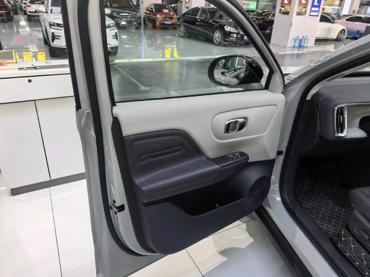 2025 Leapmotor B10 BEV 56.2KWH,autocango,china used car exporter,china ev exporter,chinese used car exporter,chinese used ev exporter