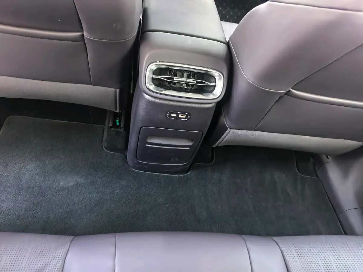 2025 Leapmotor B10 BEV 56.2KWH,autocango,china used car exporter,china ev exporter,chinese used car exporter,chinese used ev exporter