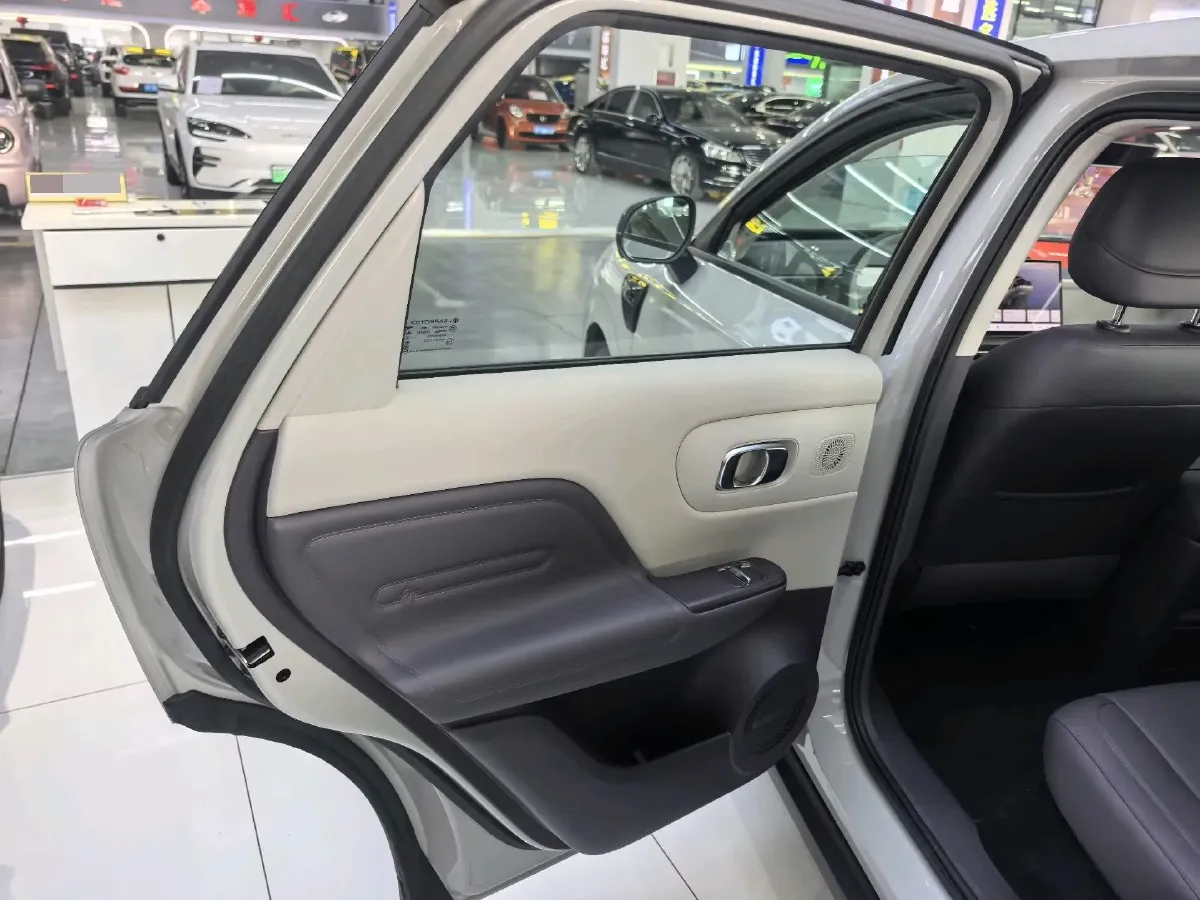 2025 Leapmotor B10 BEV 56.2KWH,autocango,china used car exporter,china ev exporter,chinese used car exporter,chinese used ev exporter