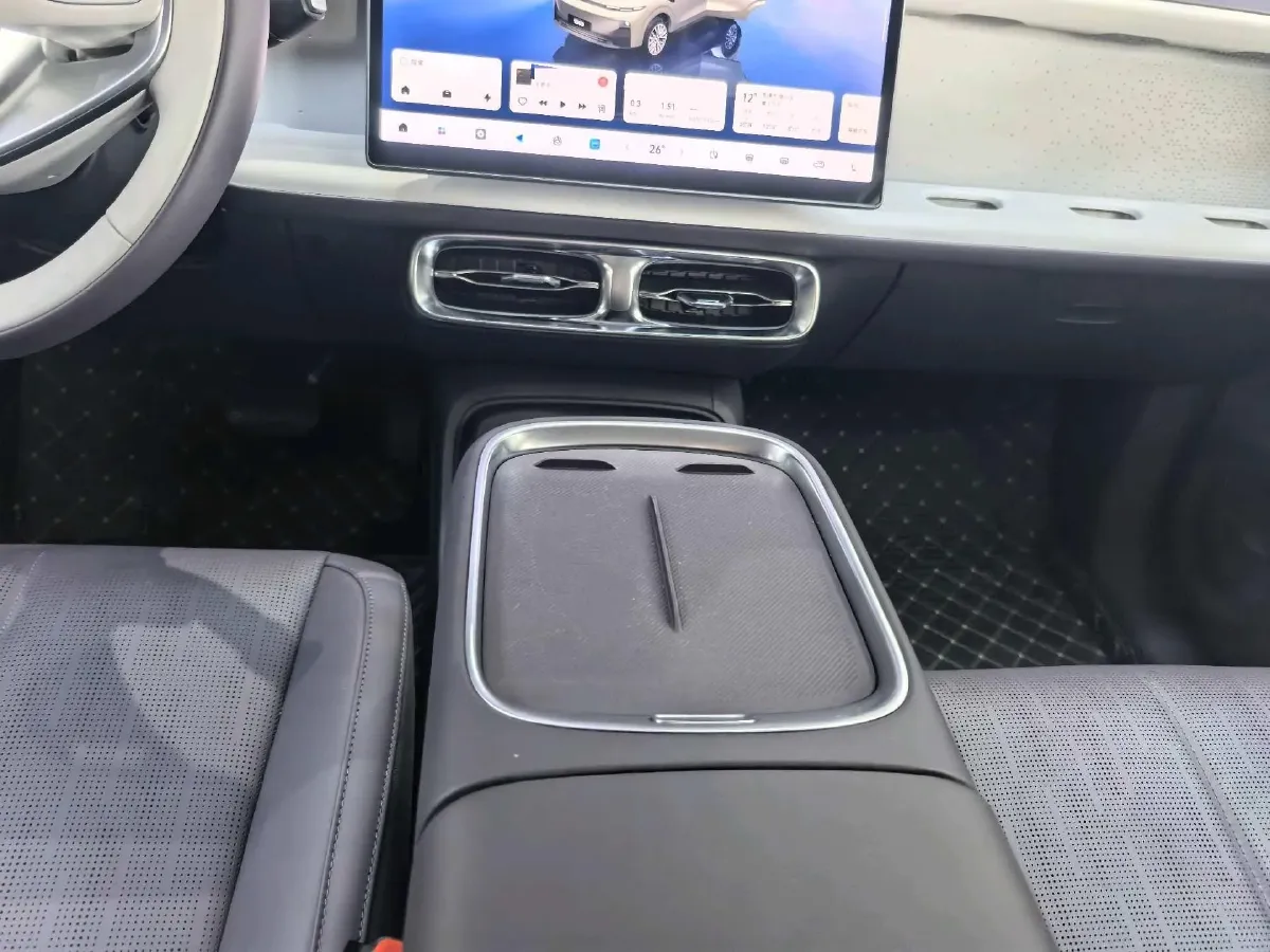 2025 Leapmotor B10 BEV 56.2KWH,autocango,china used car exporter,china ev exporter,chinese used car exporter,chinese used ev exporter