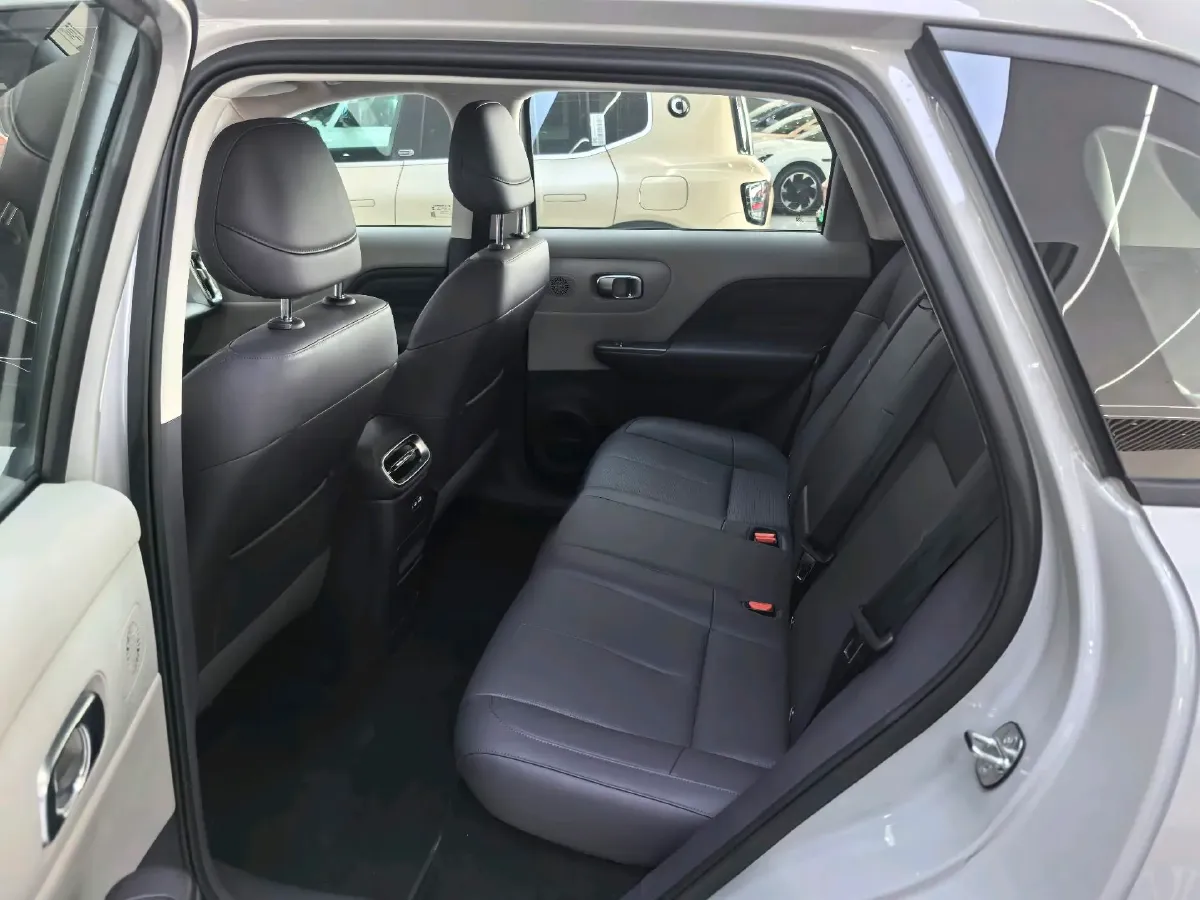 2025 Leapmotor B10 BEV 56.2KWH,autocango,china used car exporter,china ev exporter,chinese used car exporter,chinese used ev exporter